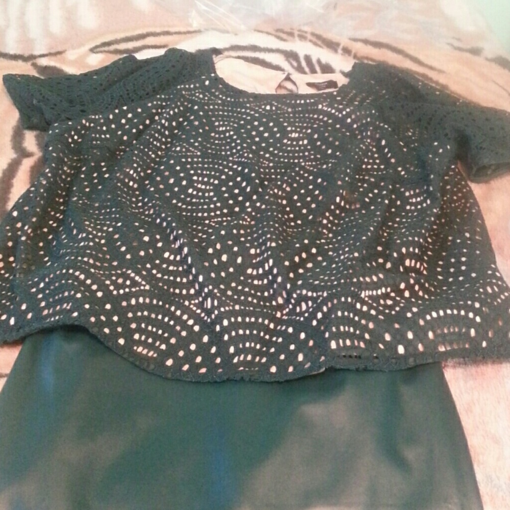 2 pc skirt set, the skirt has leather feel to it.